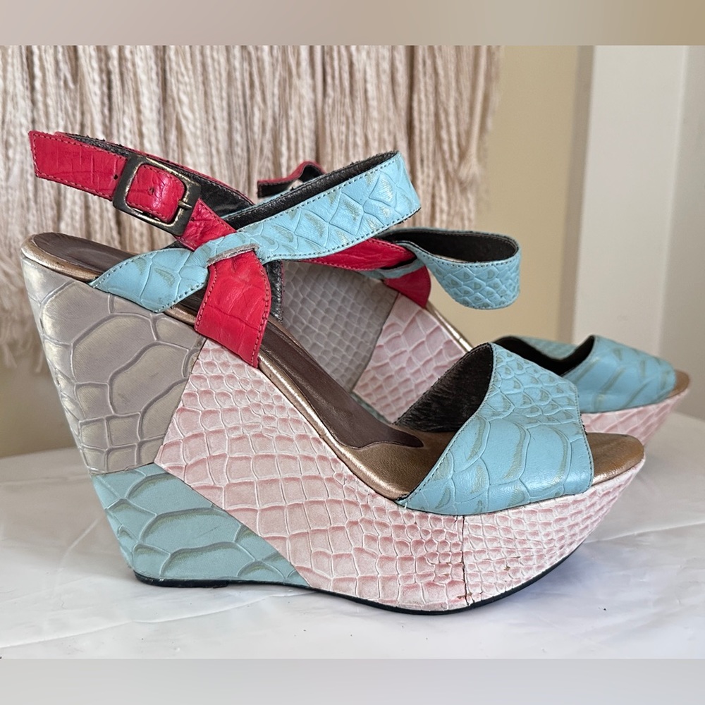 Snake skin leather heals vintage size 6 European 37